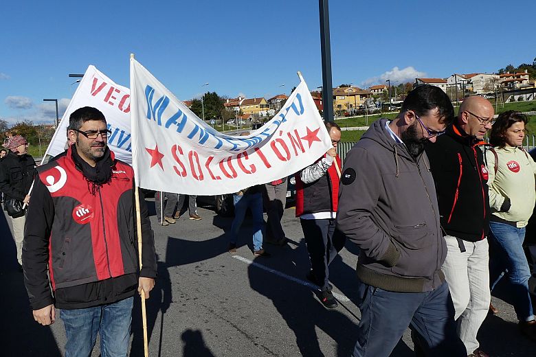 17-11-29 ProtestaMantementoCunqueiro06.JPG